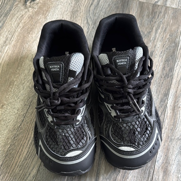 Bottega Veneta Black and Gray Sneakers Sleek Modern Design
